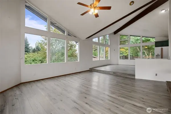 19217 46th AVE NE, Lake Forest Park, WA 98155