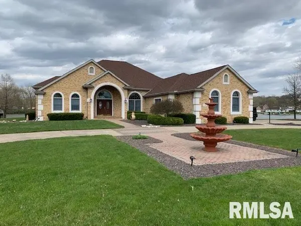 1500 GINGOTEAGUE WAY, Pekin, IL 61554