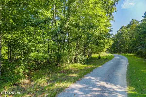 5 Robbins Drive, Crossville, TN 38572