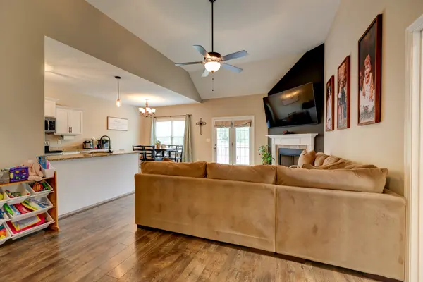 430 Woodtrace Dr, Clarksville, TN 37042