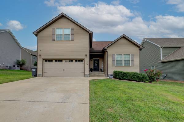 430 Woodtrace Dr, Clarksville, TN 37042