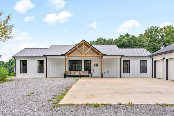 2049 Conatser Rd, Cunningham, TN 37052