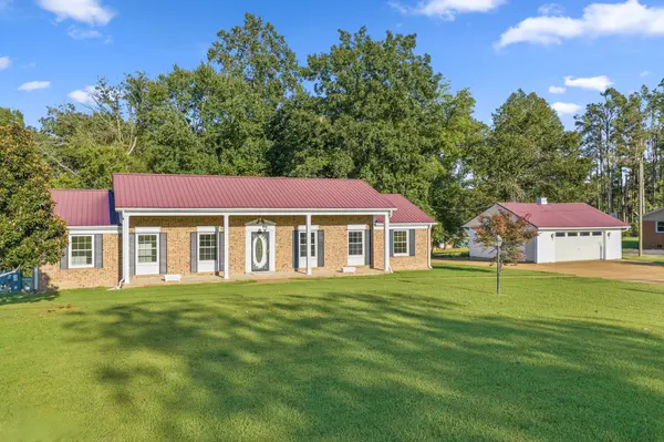 691 E Poplar Dr, Decaturville, TN 38329