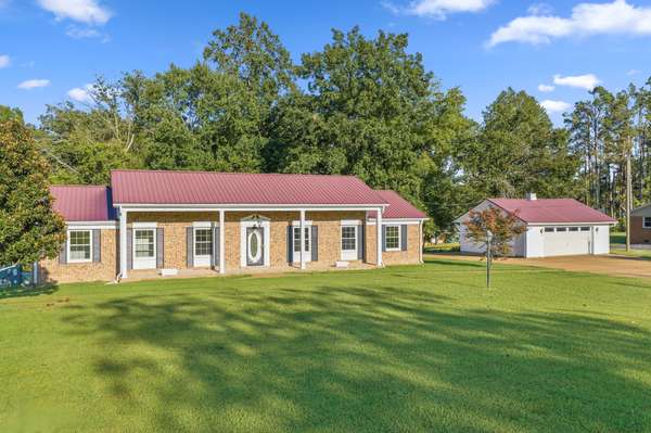 691 E Poplar Dr, Decaturville, TN 38329