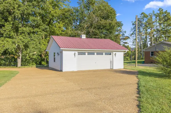 691 E Poplar Dr, Decaturville, TN 38329