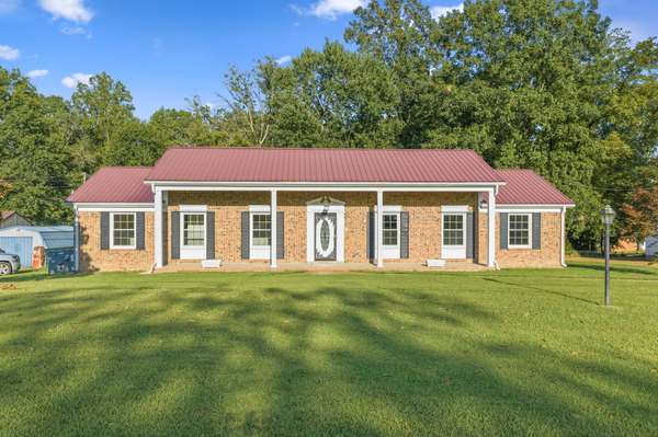 691 E Poplar Dr, Decaturville, TN 38329