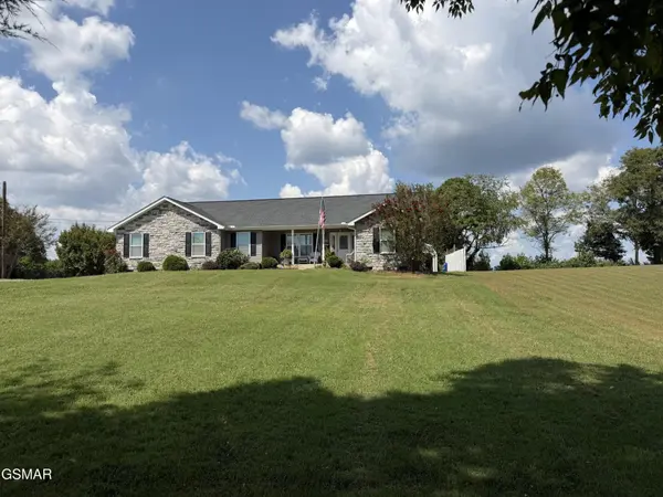 2812 Vicksburg Lane, Strawberry Plains, TN 37871