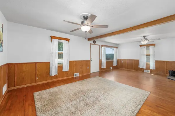 2110 Oak St, Harper, KS 67058