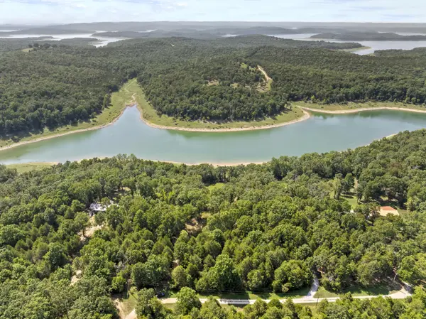 000 S Glade Point DR, Yellville, AR 72687