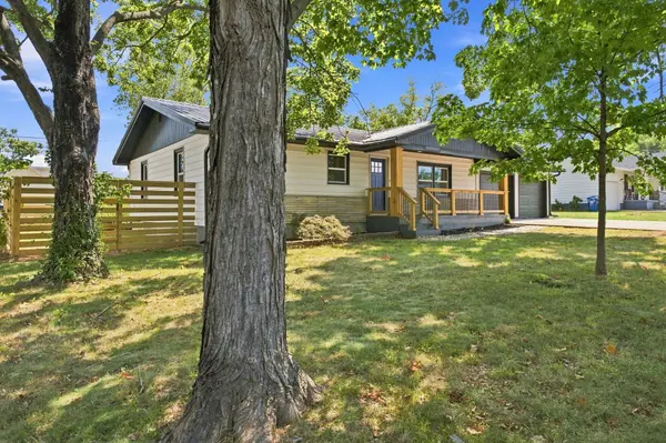 304 S 5th ST, Ozark, MO 65721