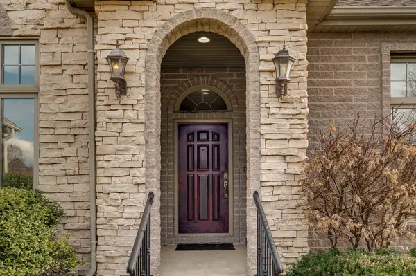 1150 N Yarberry CT, Springfield, MO 65802