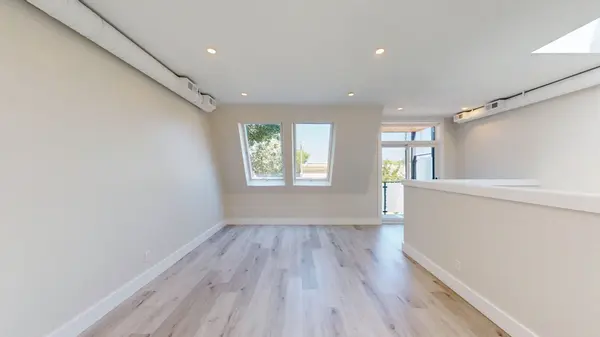 57 Vine AVE #301, Toronto W02, ON M6P 1V6
