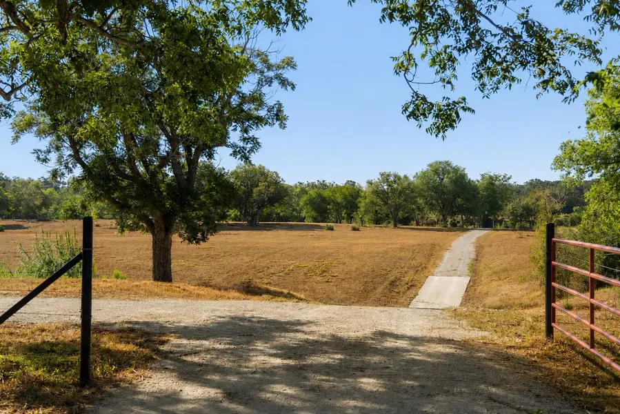 440 Chimney Valley RD, Blanco, TX 78606