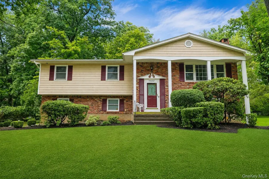38 York DR, New City, NY 10956