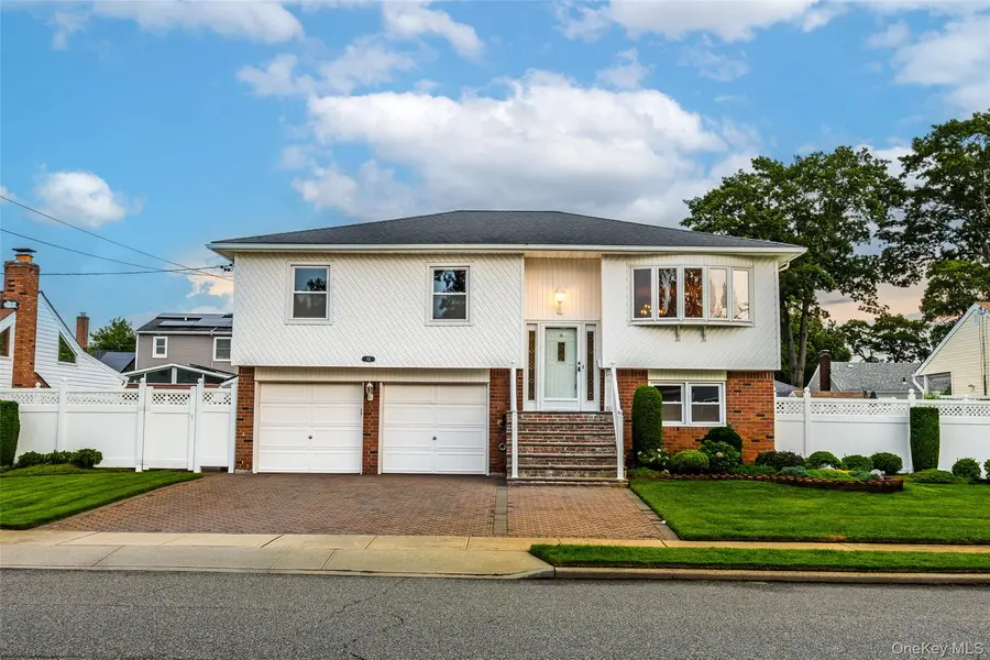 93 Toronto AVE, Massapequa, NY 11758