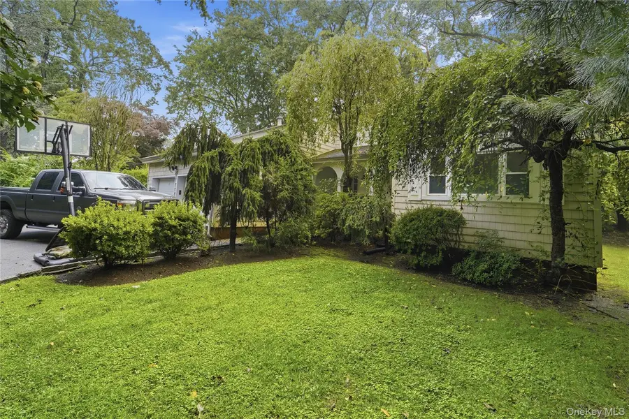 33 Andover RD, Hartsdale, NY 10530
