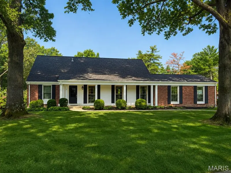 2045 Firethorn DR, St Louis, MO 63131