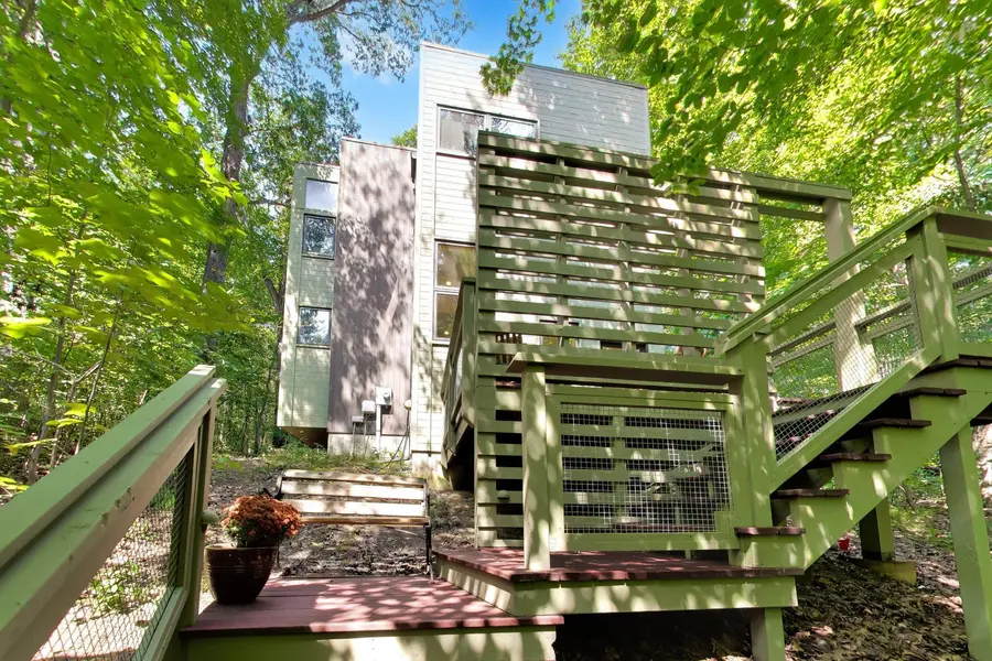 206 Tryon Farm LN, Michigan City, IN 46360