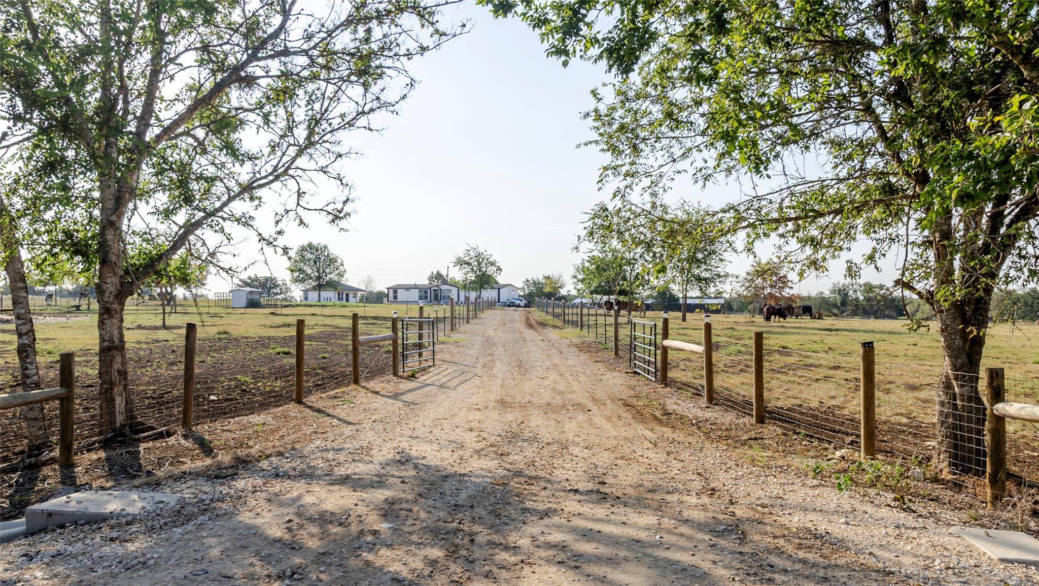 2015 TX-21, Paige, TX 78659