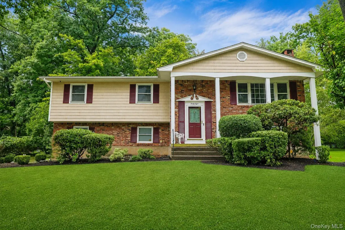 38 York DR, New City, NY 10956