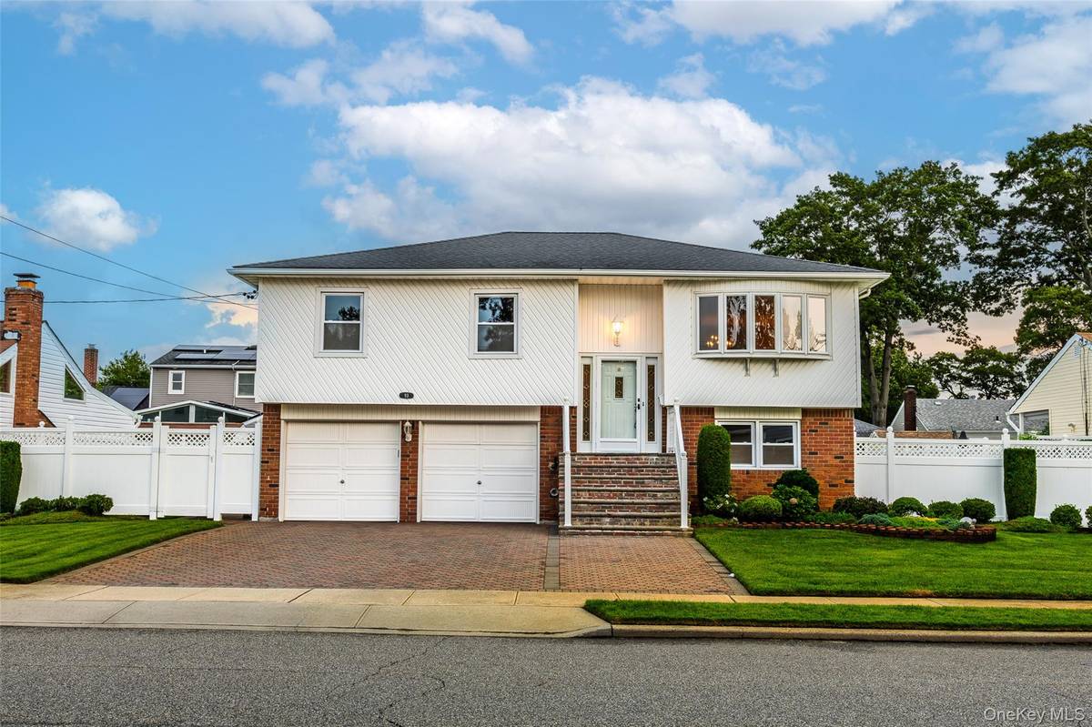 93 Toronto AVE, Massapequa, NY 11758