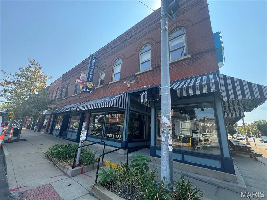 4270 Manchester, St Louis, MO 63110