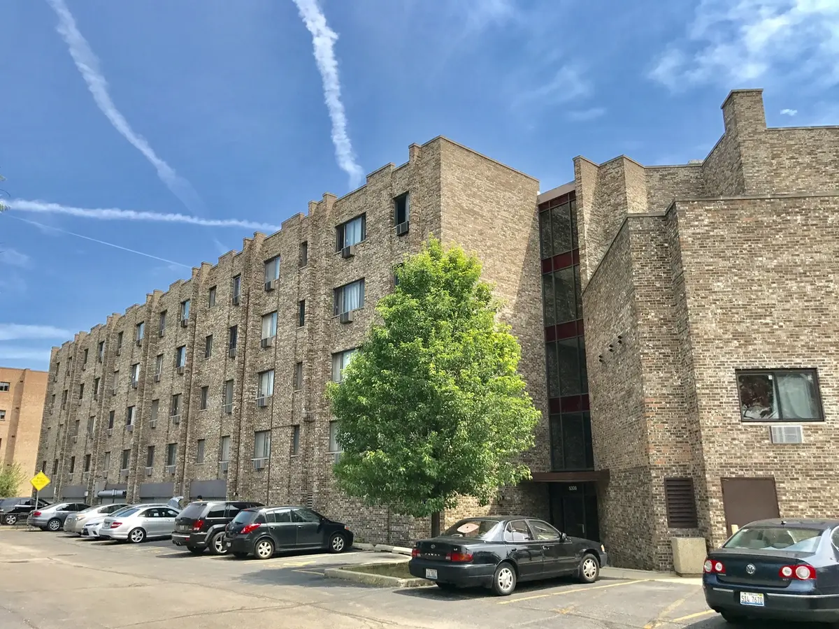 5306 N Cumberland AVE #401, Chicago, IL 60656