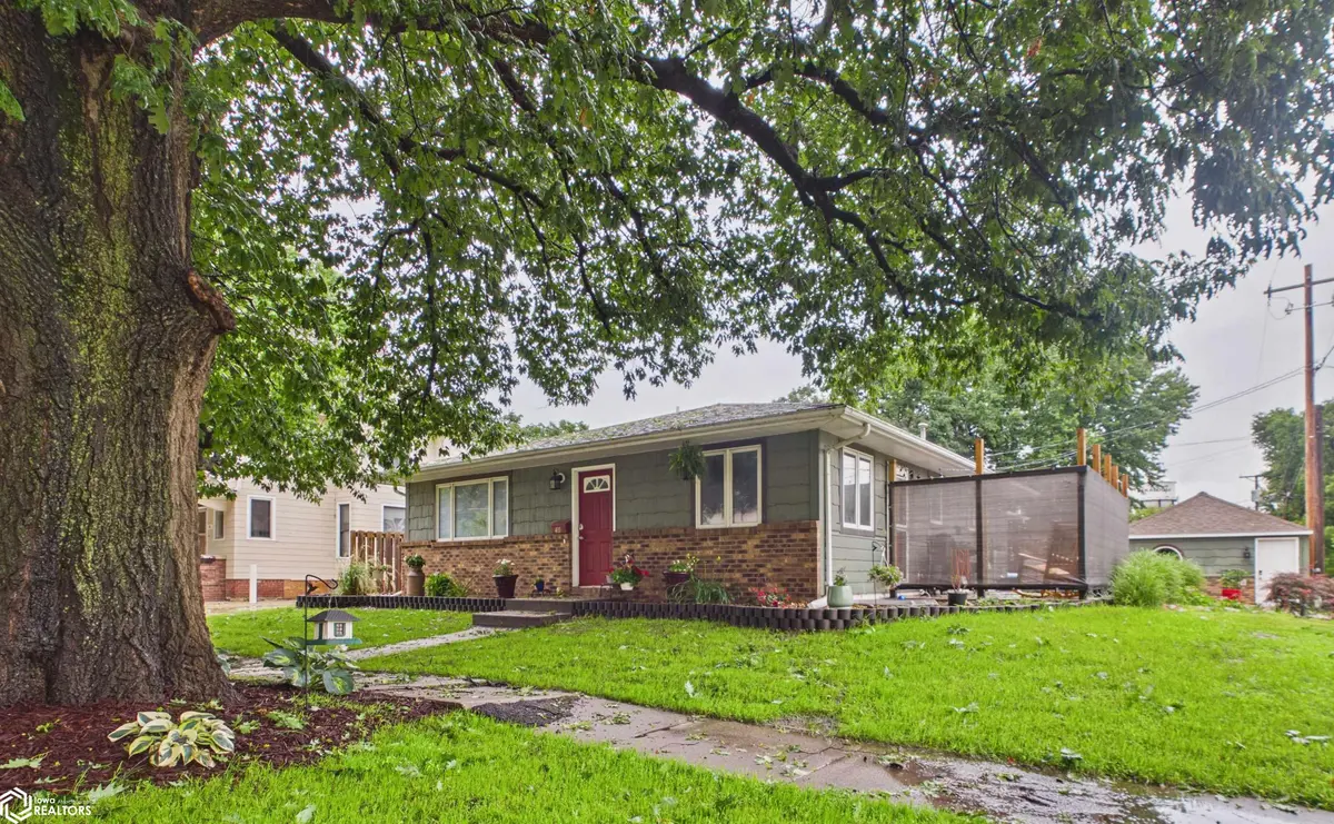 411 C AVE, Oskaloosa, IA 52577