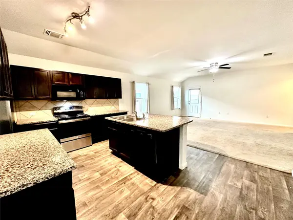 102 Acadia CV, Hutto, TX 78634