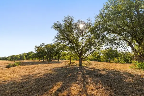 440 Chimney Valley RD, Blanco, TX 78606