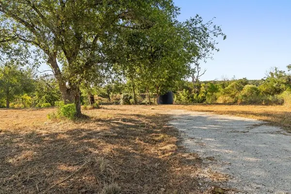 440 Chimney Valley RD, Blanco, TX 78606