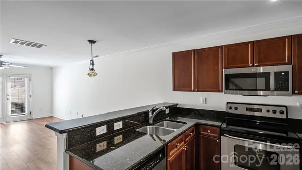 1224 Green Oaks LN #F, Charlotte, NC 28205