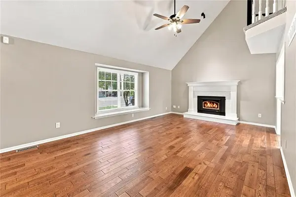 820 SE 11th TER, Lee's Summit, MO 64081