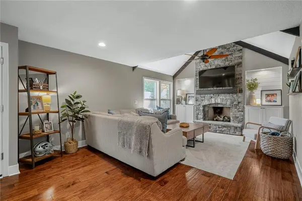 10927 W 99th PL, Overland Park, KS 66214