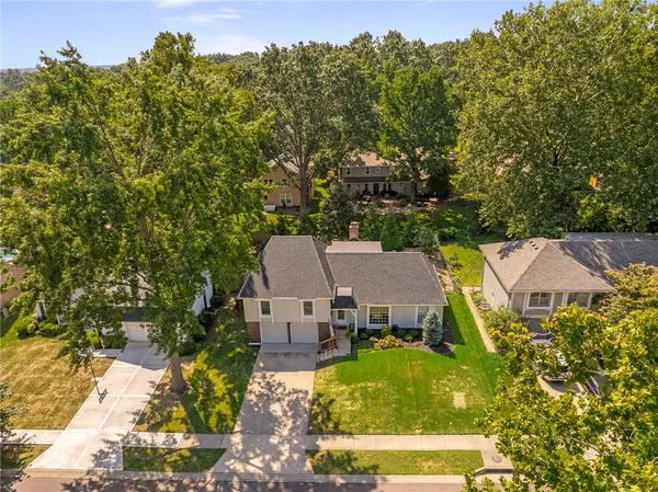 10927 W 99th PL, Overland Park, KS 66214
