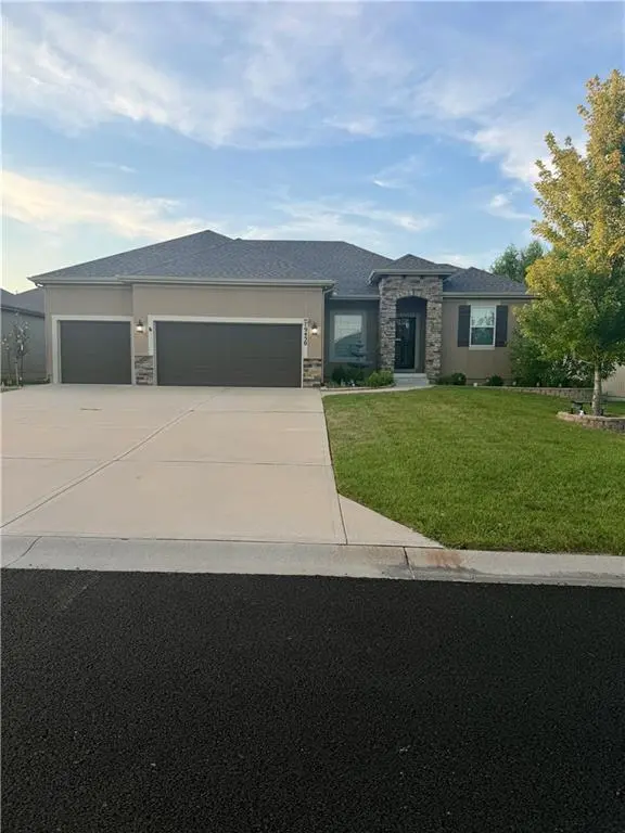 19430 W 200th TER, Spring Hill, KS 66083
