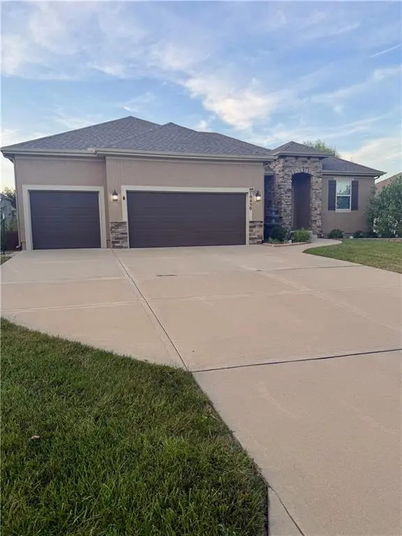 19430 W 200th TER, Spring Hill, KS 66083