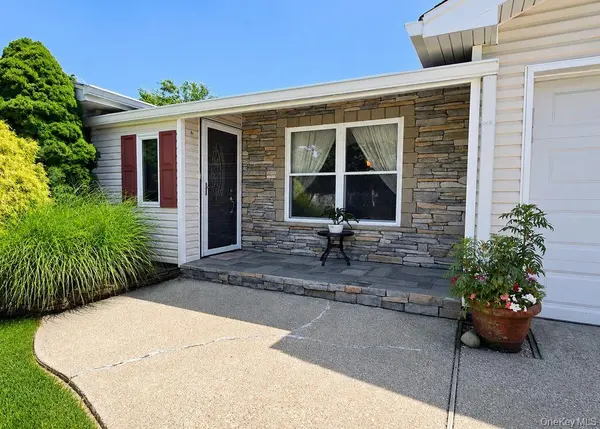 53 Orleans GN, Coram, NY 11727