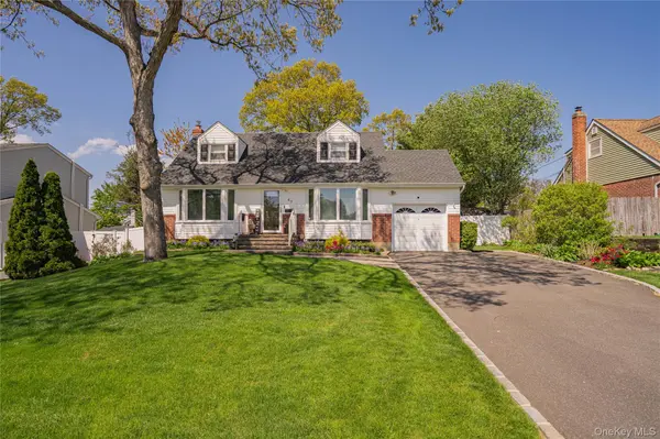 43 Genesee DR, Commack, NY 11725