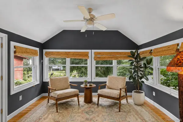 18 Walnut AVE, Setauket, NY 11733