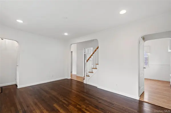 466 Croyden RD, Garden City South, NY 11530