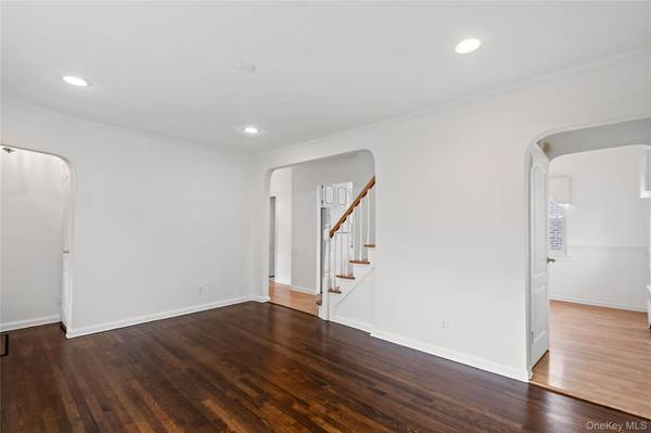 466 Croyden RD, Garden City South, NY 11530