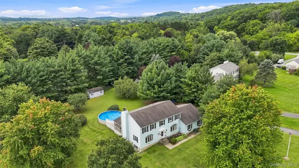 18 English WAY, Pleasant Valley, NY 12569