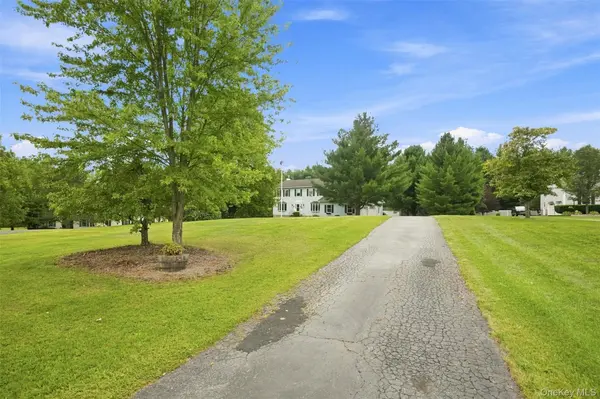 18 English WAY, Pleasant Valley, NY 12569