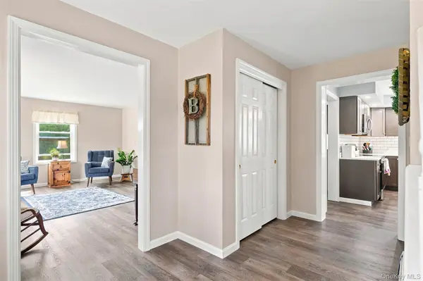 18 English WAY, Pleasant Valley, NY 12569
