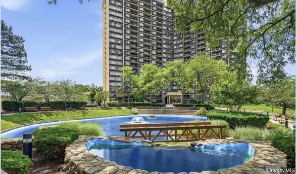 1 Bay Club DR #19N, Bayside, NY 11360