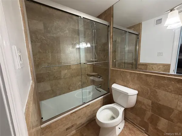 1 Bay Club DR #19N, Bayside, NY 11360