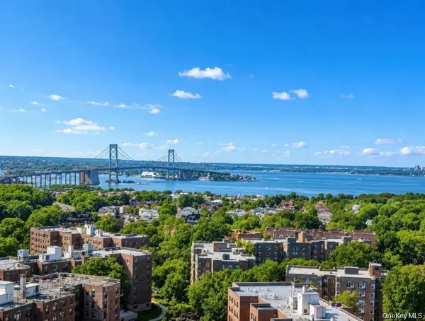 1 Bay Club DR #19N, Bayside, NY 11360