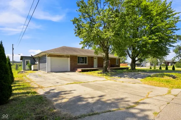 5628 Denois ST, Columbus, IN 47201