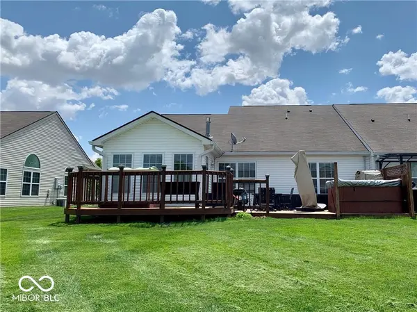 1350 Hamilton DR, Greenwood, IN 46143